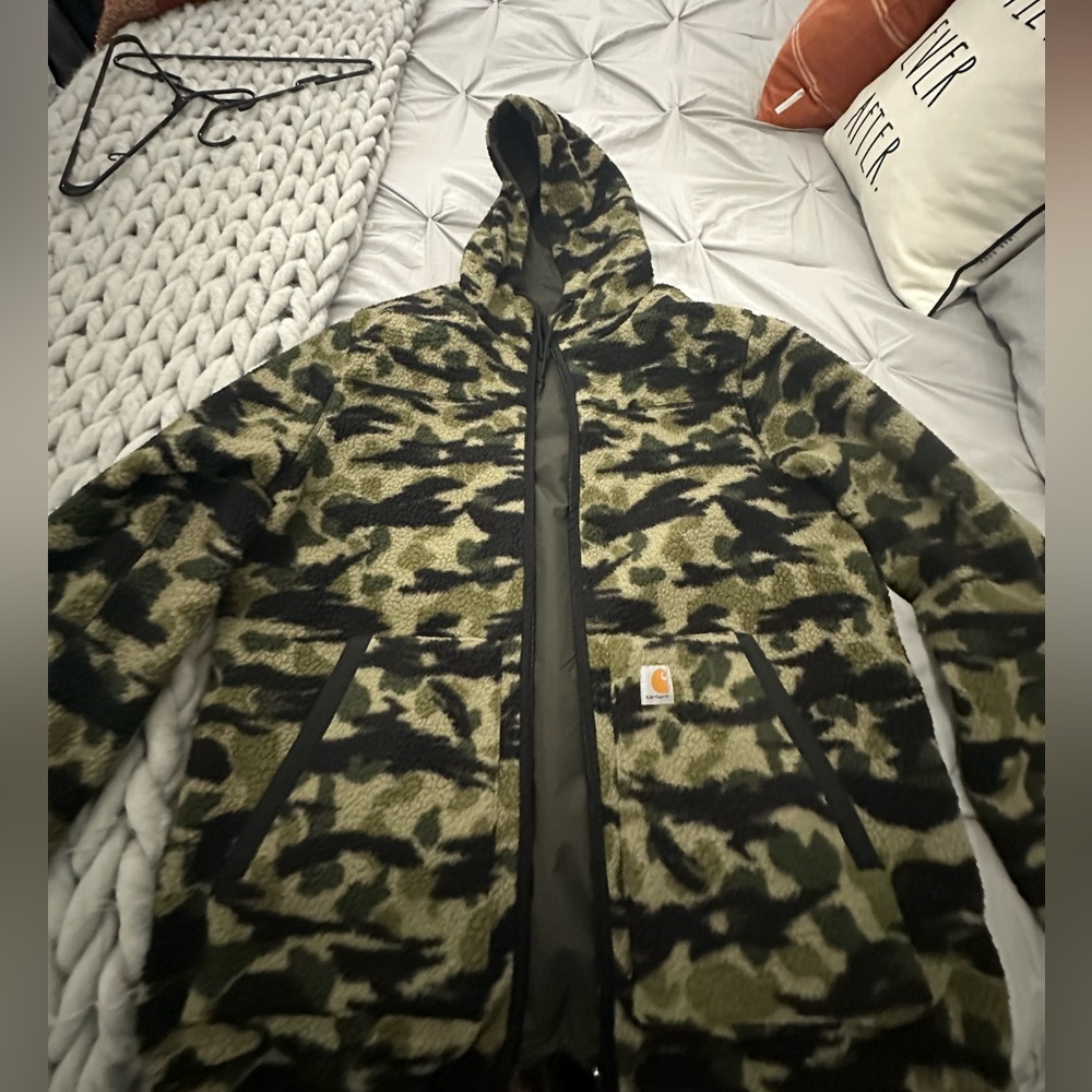Carhartt Reversibile Jacket- Camo and green- New- Never worn